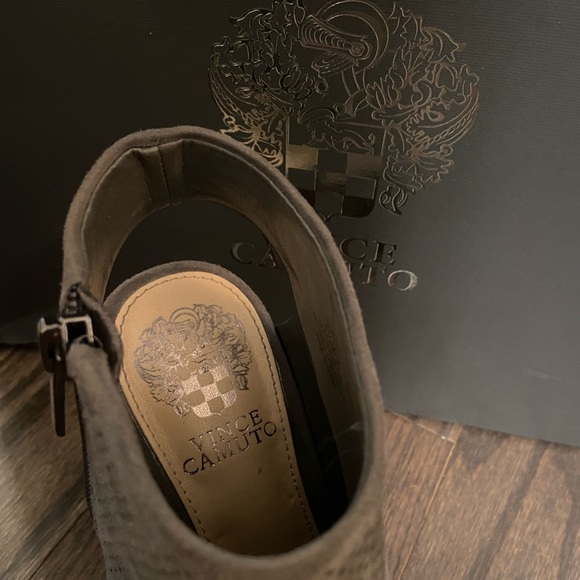 Vince Camuto Open Toe Booties Size 6 New! - Picture 5 of 5